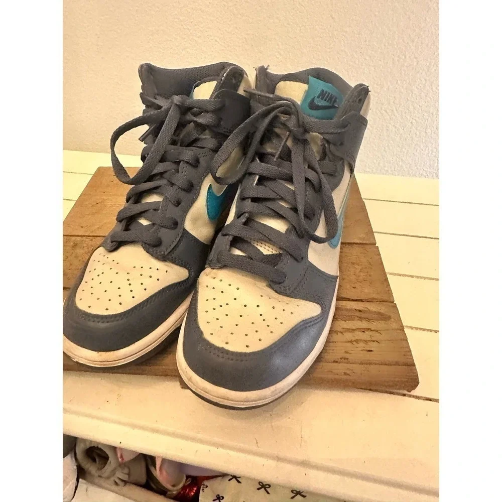 Nike Dunks, light bone, diffused blue  youth size 5 1/2  Authentic